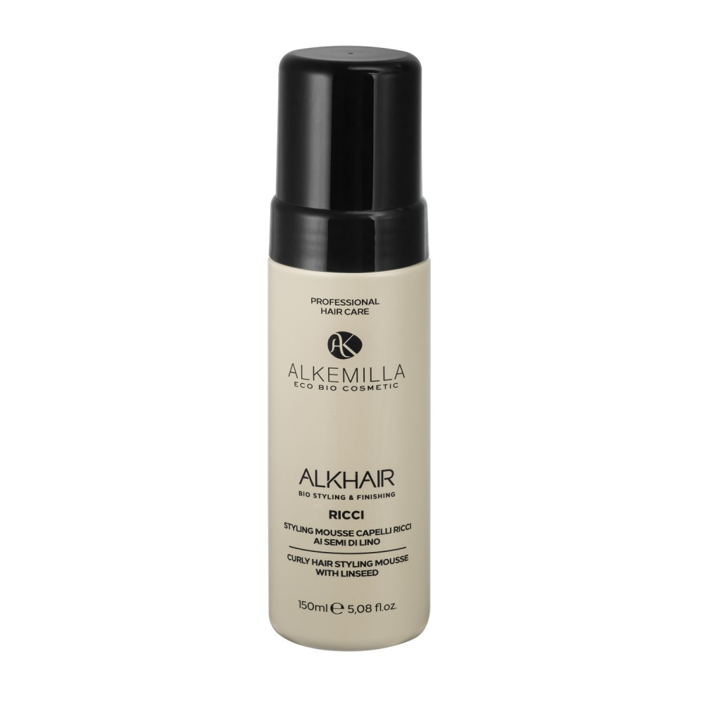 Styling Mousse is the perfect support for curly and natural hair.